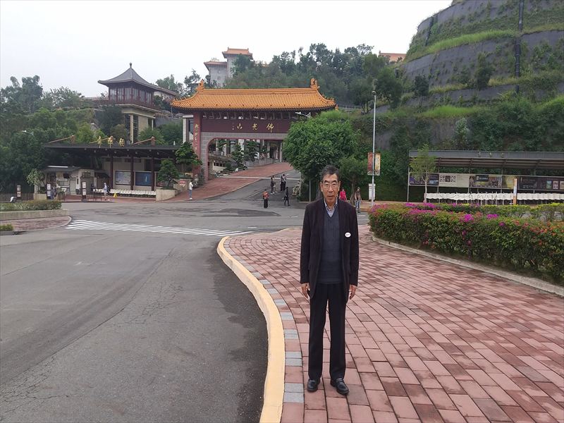 28日 仏光山 正門