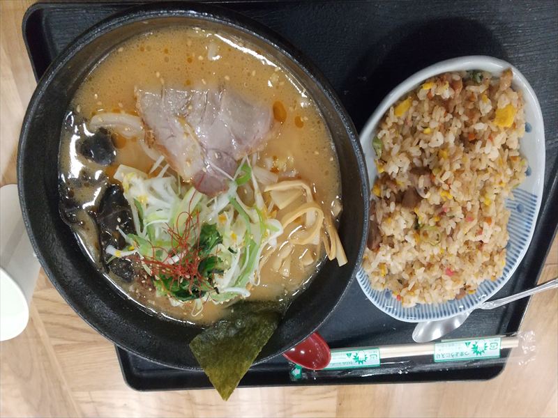 22日 ラーメンと半チャーハン