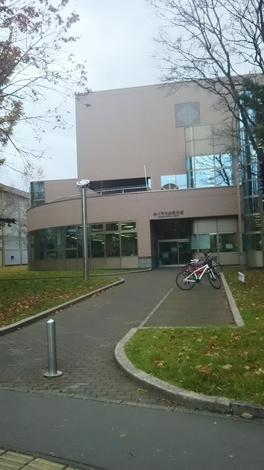 図書館 裏口