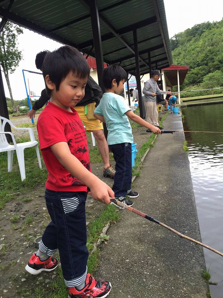 孫二人が釣り