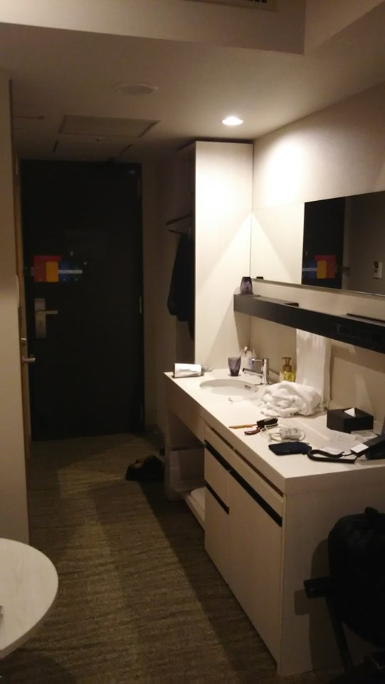 部屋の中の洗面台