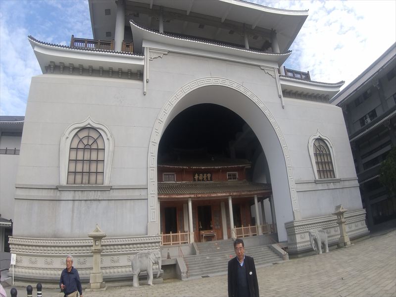 布袋さん 寺の門